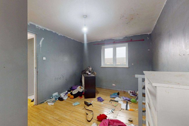 101 Gibbfield Close, Romford, Essex, RM6 5UF 5