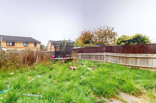 101 Gibbfield Close, Romford, Essex, RM6 5UF 5