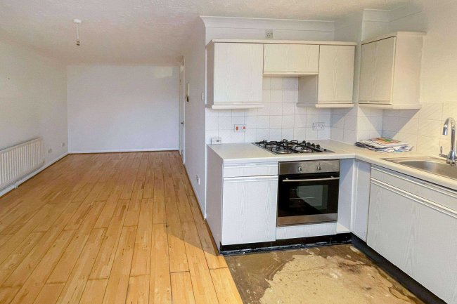 Flat 43 Balfour Court, Station Road, Harpenden, Hertfordshire, AL5 4XT 8