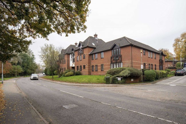 Flat 43 Balfour Court, Station Road, Harpenden, Hertfordshire, AL5 4XT 8