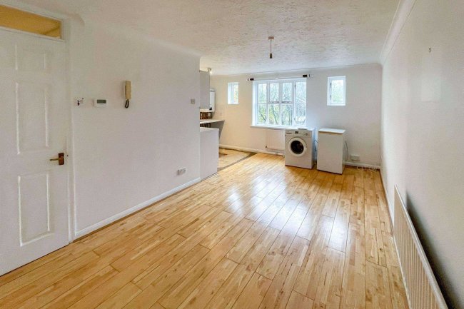 Flat 43 Balfour Court, Station Road, Harpenden, Hertfordshire, AL5 4XT 8