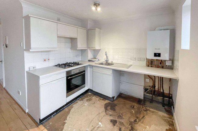 Flat 43 Balfour Court, Station Road, Harpenden, Hertfordshire, AL5 4XT 8