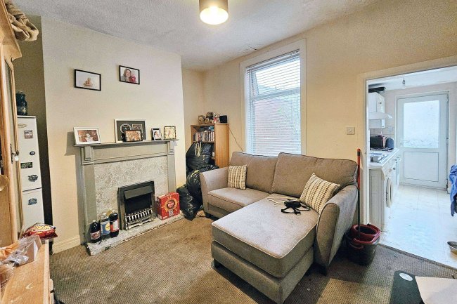 8 Kirby Road, Blackburn, Lancashire, BB2 4HW 9