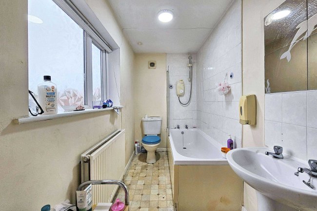 8 Kirby Road, Blackburn, Lancashire, BB2 4HW 9