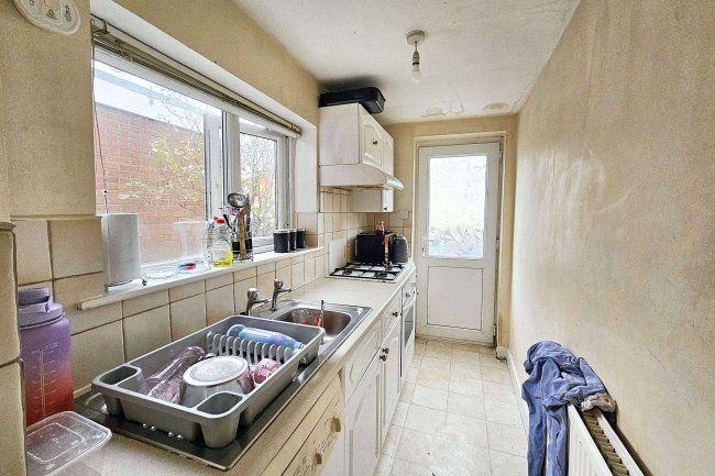 8 Kirby Road, Blackburn, Lancashire, BB2 4HW 9