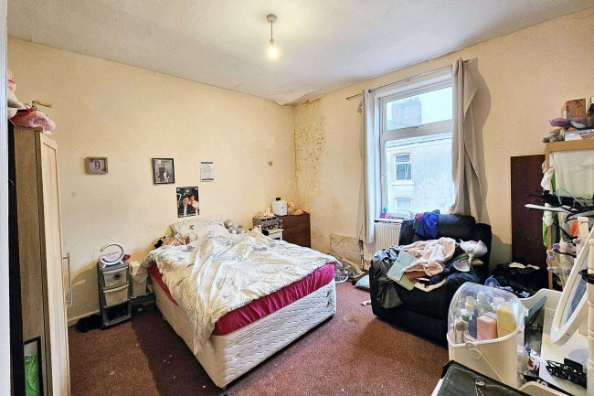 8 Kirby Road, Blackburn, Lancashire, BB2 4HW 9