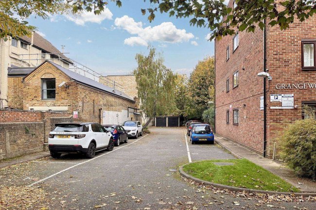 Flat 16, Grangewood 48/50, Upper Richmond Road, Putney SW15 2RN 2