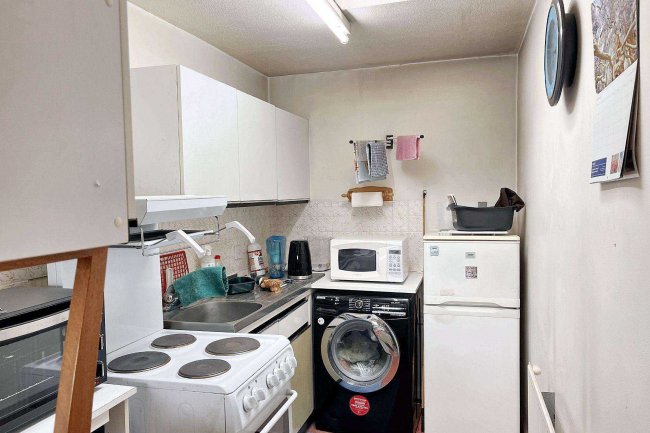 Flat 16, Grangewood 48/50, Upper Richmond Road, Putney SW15 2RN 2