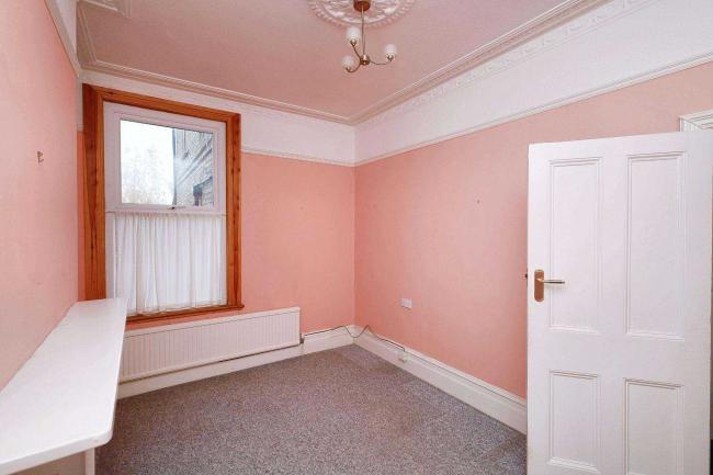 8 Goldsmith Road, Barnet, London N11 3JP 8