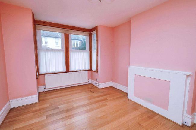 8 Goldsmith Road, Barnet, London N11 3JP 8