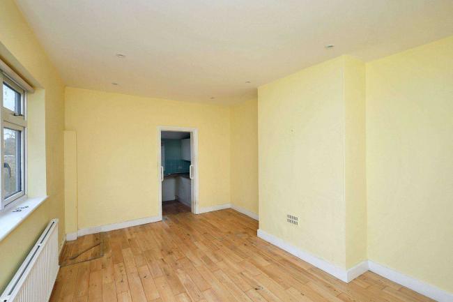 8 Goldsmith Road, Barnet, London N11 3JP 8