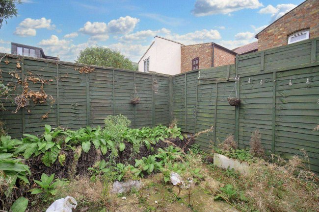 2 Byron Road, Walthamstow, London E17 4SW 5