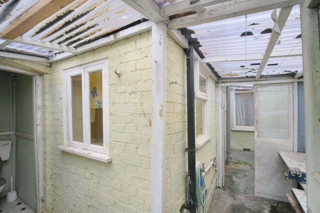 2 Byron Road, Walthamstow, London E17 4SW 5