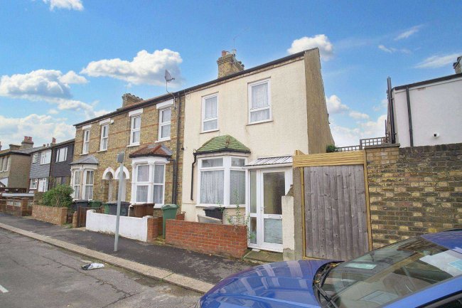 2 Byron Road, Walthamstow, London E17 4SW 5