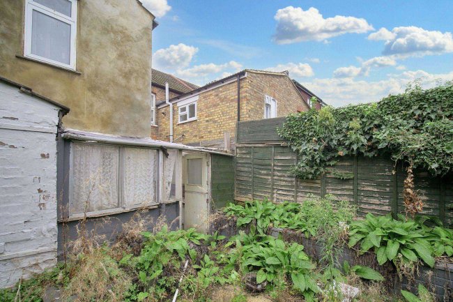 2 Byron Road, Walthamstow, London E17 4SW 5