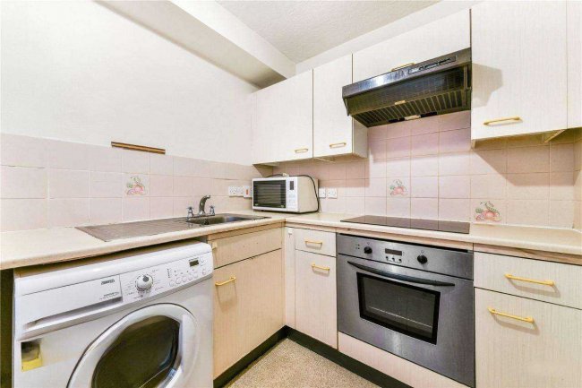 Flat 4, Osprey House, 26 Mowbray Road, London SE19 2RN 8