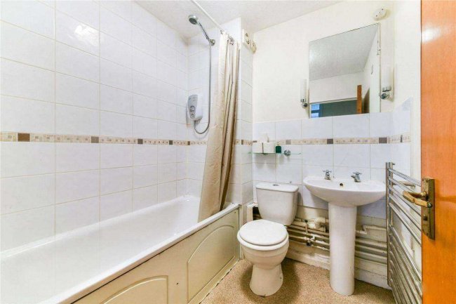 Flat 4, Osprey House, 26 Mowbray Road, London SE19 2RN 8