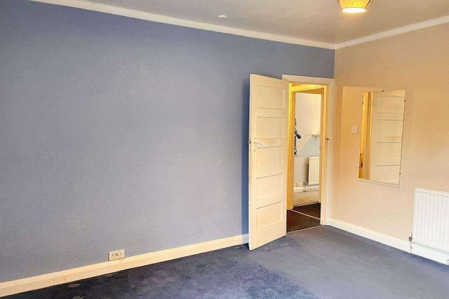 4/4A Crossways Parade, Selsdon Park Road, South Croydon CR2 8JJ 1