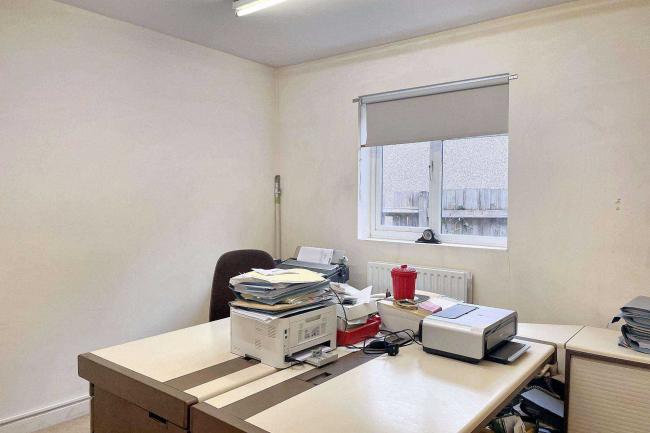 4/4A Crossways Parade, Selsdon Park Road, South Croydon CR2 8JJ 1