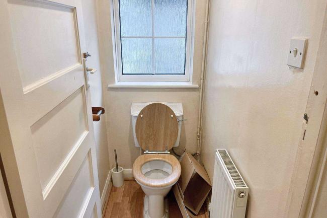 4/4A Crossways Parade, Selsdon Park Road, South Croydon CR2 8JJ 1