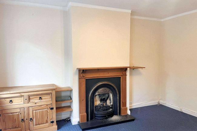 4/4A Crossways Parade, Selsdon Park Road, South Croydon CR2 8JJ 1