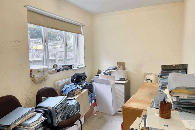 4/4A Crossways Parade, Selsdon Park Road, South Croydon CR2 8JJ 1