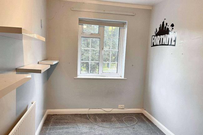 4/4A Crossways Parade, Selsdon Park Road, South Croydon CR2 8JJ 1