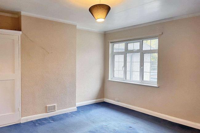 4/4A Crossways Parade, Selsdon Park Road, South Croydon CR2 8JJ 1