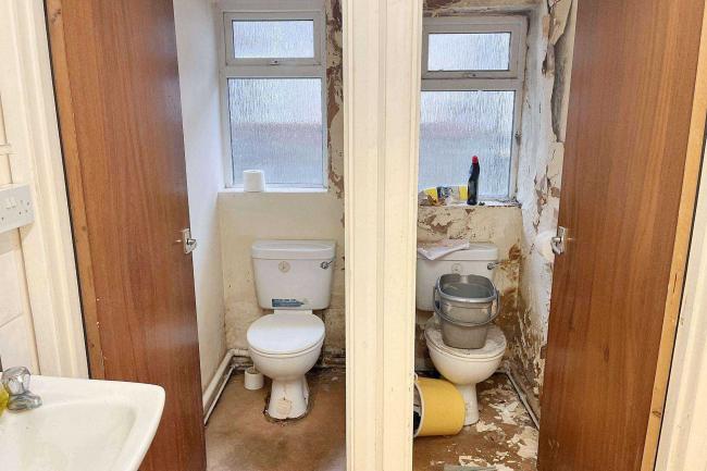 4/4A Crossways Parade, Selsdon Park Road, South Croydon CR2 8JJ 1