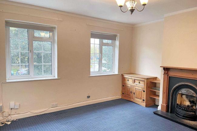 4/4A Crossways Parade, Selsdon Park Road, South Croydon CR2 8JJ 1