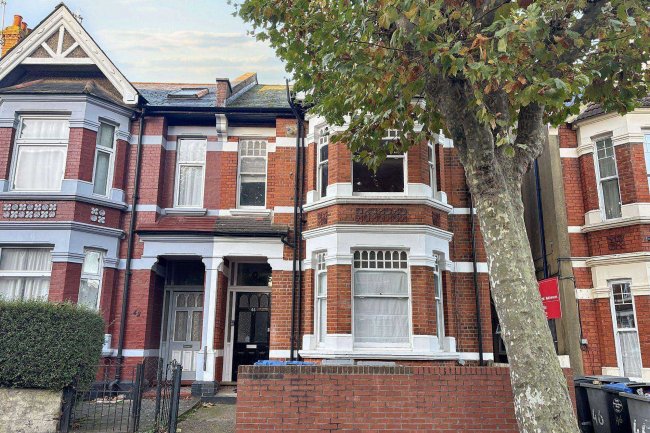 Flat C, 44 Harlesden Gardens, London NW10 4EX 6