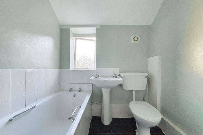 Flat C, 44 Harlesden Gardens, London NW10 4EX 6