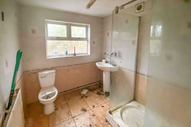 46 Howard Street, Gloucester, Gloucestershire, GL1 4UU 1