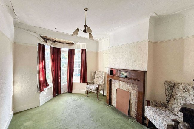 41 Bagshot Road, Enfield, Greater London, EN1 2RE 7