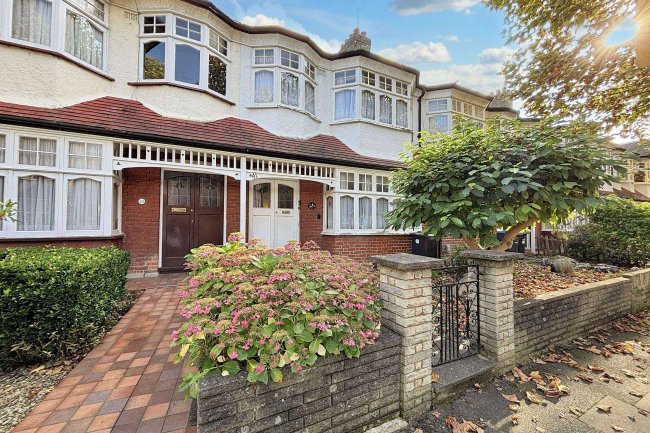 41 Bagshot Road, Enfield, Greater London, EN1 2RE 7