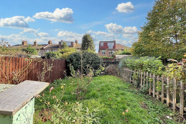 41 Bagshot Road, Enfield, Greater London, EN1 2RE 7