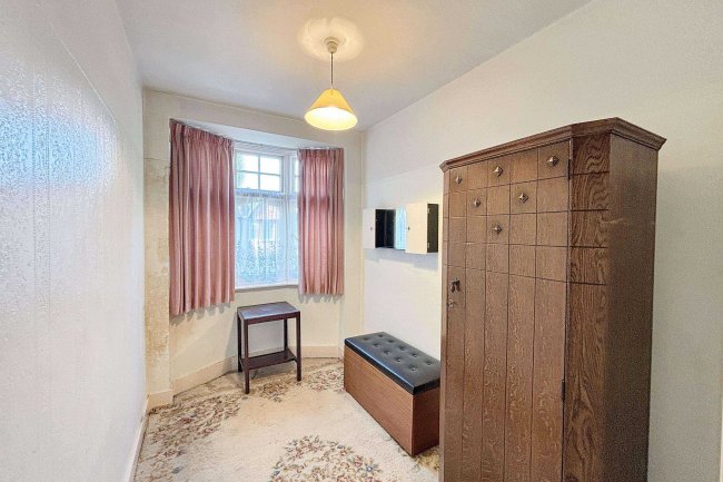 41 Bagshot Road, Enfield, Greater London, EN1 2RE 7