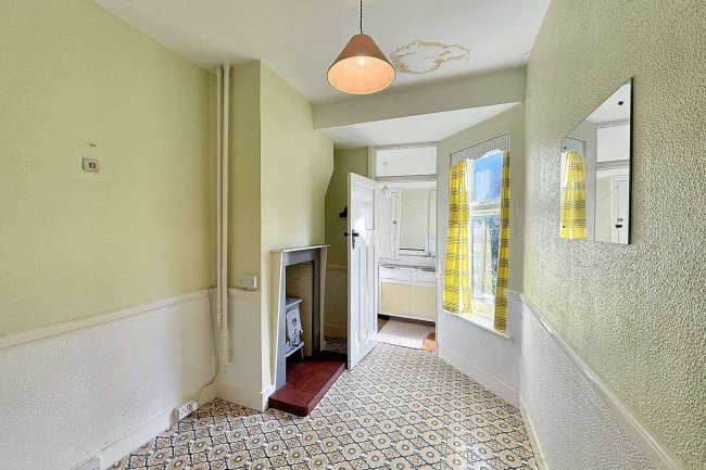 41 Bagshot Road, Enfield, Greater London, EN1 2RE 7