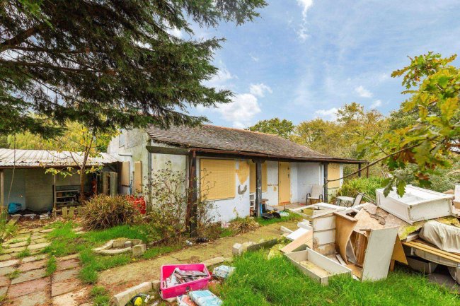 Fairview, Cornwall Road, Bowers Gifford, Basildon, Essex SS13 2LA 9