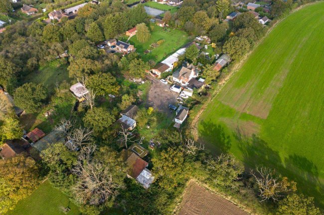 Fairview, Cornwall Road, Bowers Gifford, Basildon, Essex SS13 2LA 9