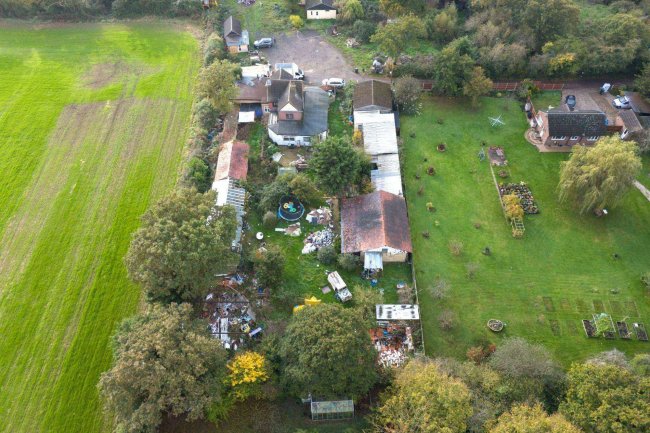 Fairview, Cornwall Road, Bowers Gifford, Basildon, Essex SS13 2LA 9