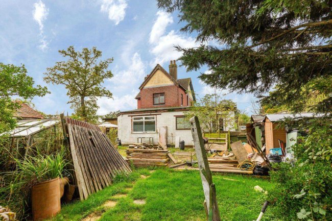 Fairview, Cornwall Road, Bowers Gifford, Basildon, Essex SS13 2LA 9