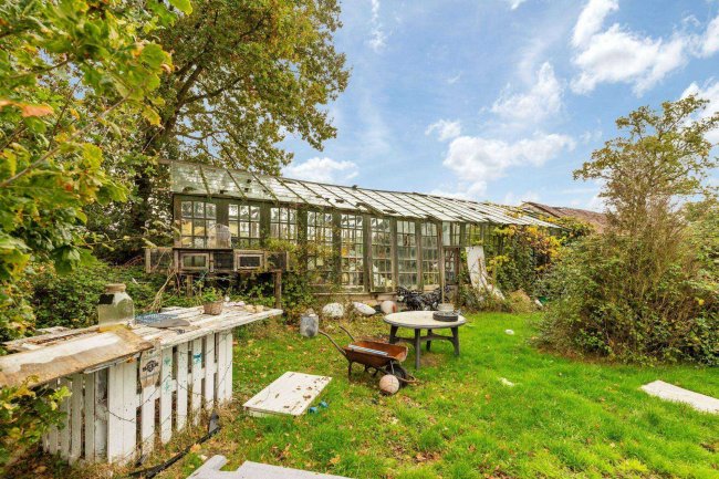 Fairview, Cornwall Road, Bowers Gifford, Basildon, Essex SS13 2LA 9