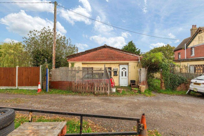 Fairview, Cornwall Road, Bowers Gifford, Basildon, Essex SS13 2LA 9