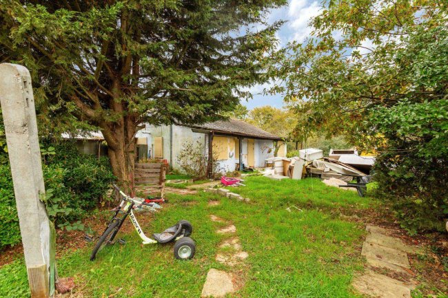 Fairview, Cornwall Road, Bowers Gifford, Basildon, Essex SS13 2LA 9