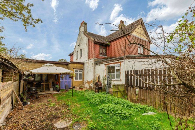 Fairview, Cornwall Road, Bowers Gifford, Basildon, Essex SS13 2LA 9