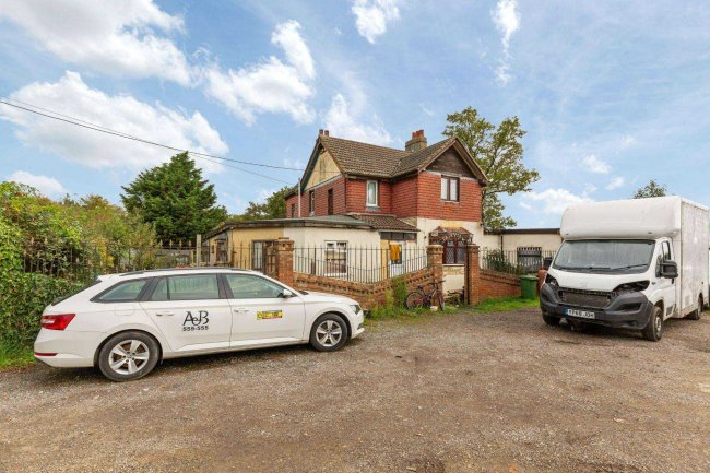 Fairview, Cornwall Road, Bowers Gifford, Basildon, Essex SS13 2LA 9