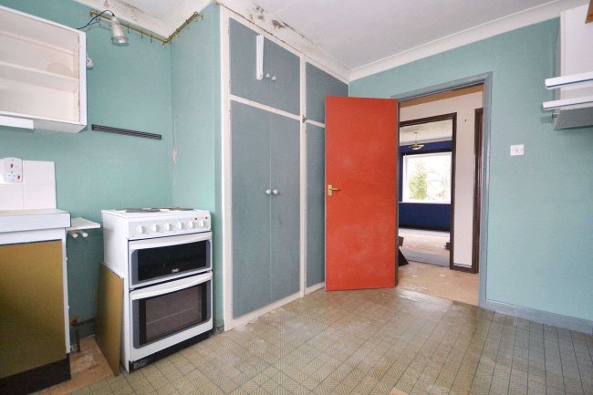 138 Freshwater Drive, Hamworthy, Poole, BH15 4JF 2