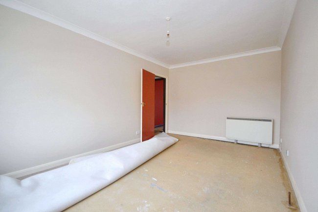 138 Freshwater Drive, Hamworthy, Poole, BH15 4JF 2