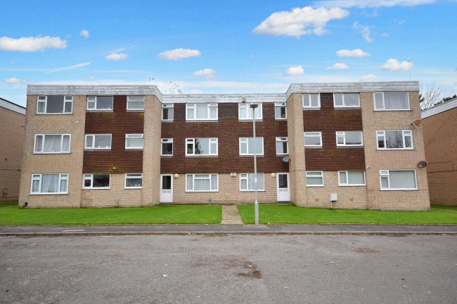 138 Freshwater Drive, Hamworthy, Poole, BH15 4JF 2